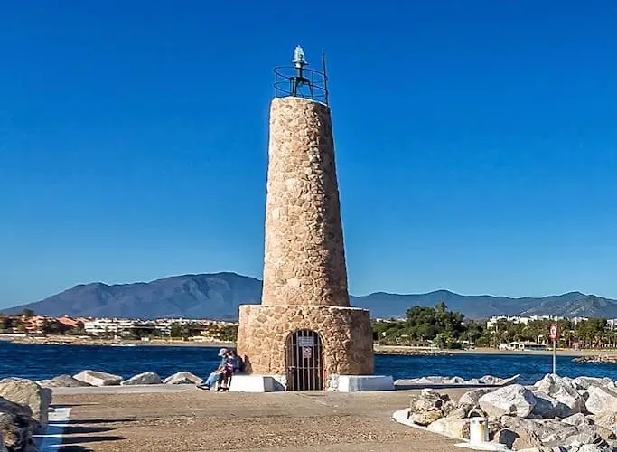 Apartament With Sea Views In Puerto Banus *