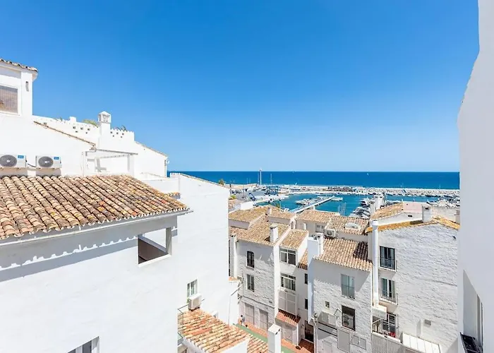 With Sea Views In Puerto Banus Apartament