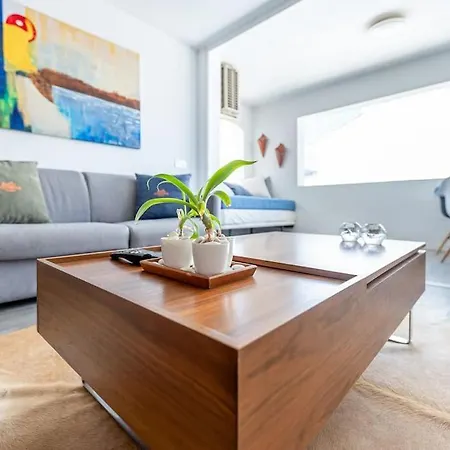 With Sea Views In Puerto Banus 마르베야