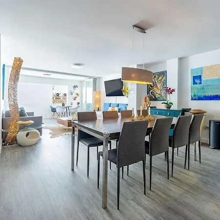 Apartmán With Sea Views In Puerto Banus *