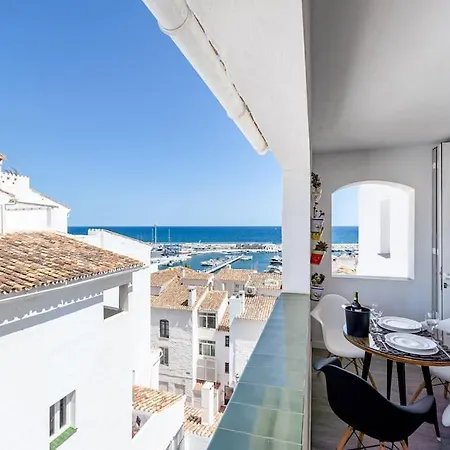 Apartmán With Sea Views In Puerto Banus *